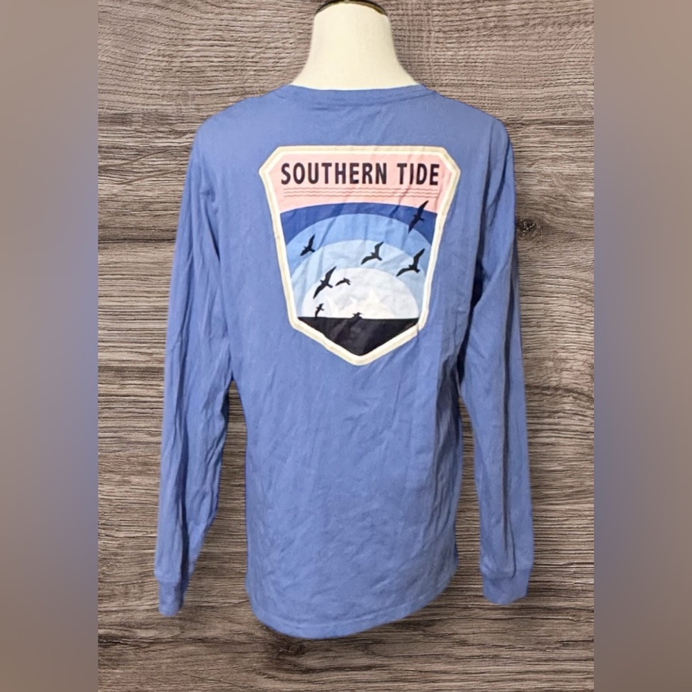 Like new! Southern Tide Retrowave T-Shirt in Abyss Blue.